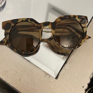 sunglasses cheetah printed